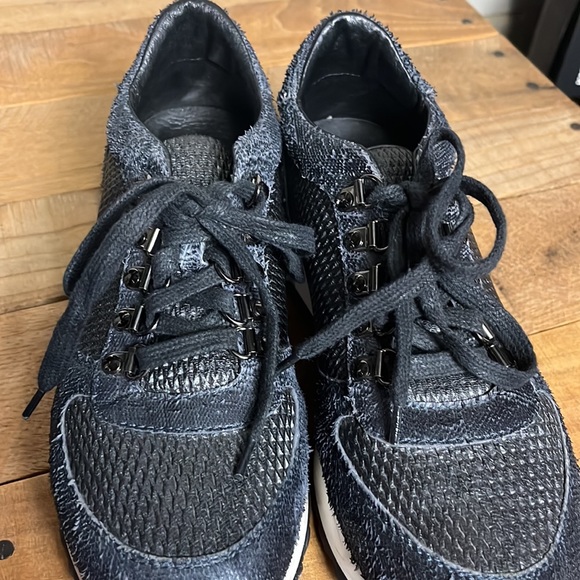 M. Gemi Textured Sneaker - Picture 3 of 8